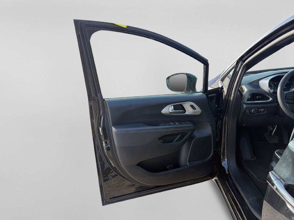 Used 2024 Chrysler Pacifica Premium FWD image 19
