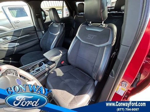 Used 2025 Ford Explorer ST image 31