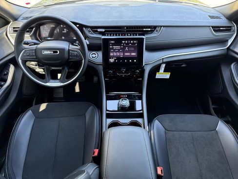 New 2025 Jeep Grand Cherokee Altitude AWD/4WD image 14