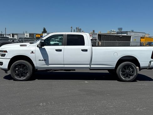 New 2026 RAM 3500 Big Horn AWD/4WD image 6