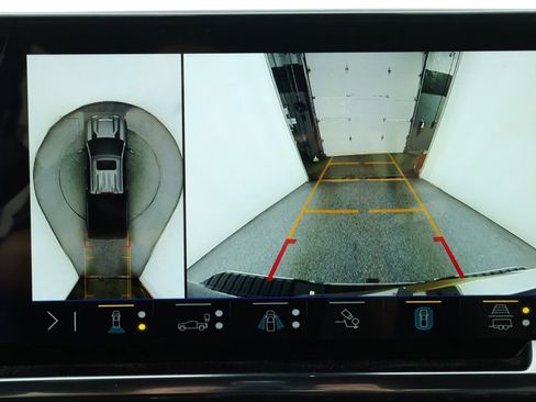 Used 2025 Chevrolet Silverado 3500 LTZ w/ LTZ Premium Package image 17