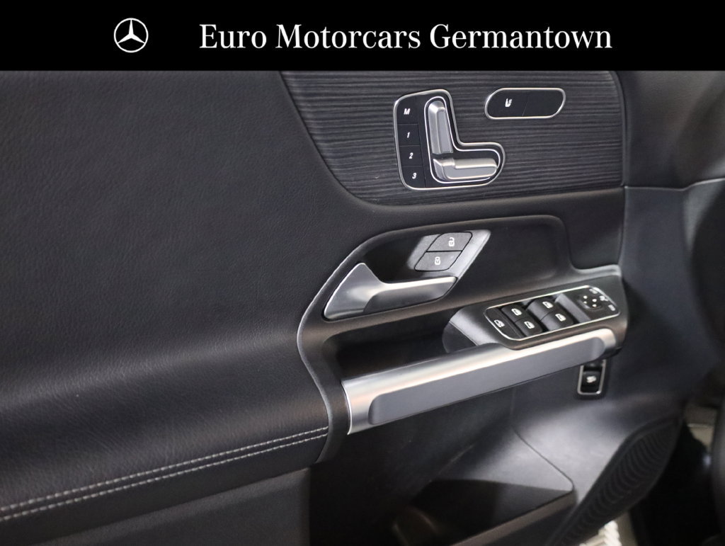 Used 2023 Mercedes-Benz GLB 250 4MATIC w/ Premium Package image 9