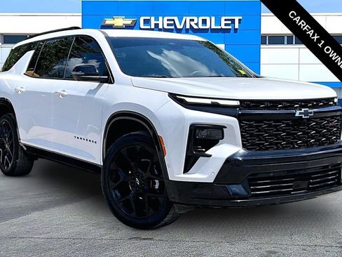 Used 2025 Chevrolet Traverse RS w/ LPO, Floor Liner Package FWD image 1