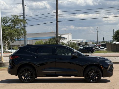 Used 2025 Chevrolet Blazer RS w/ Driver Confidence II Package FWD image 3