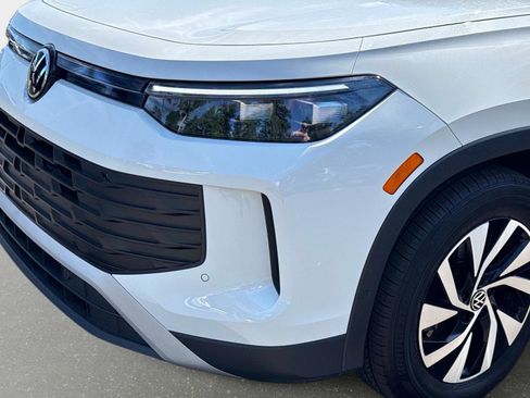 Certified 2025 Volkswagen Tiguan S FWD image 9