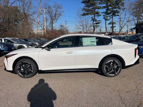 New 2025 Kia K4 GT-Line image 2