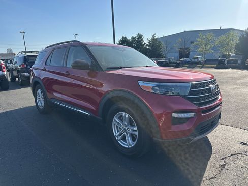 Used 2020 Ford Explorer XLT w/ Equipment Group 202A image 2