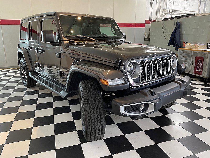 Used 2025 Jeep Wrangler Unlimited Sahara AWD/4WD image 3