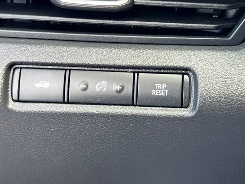 Used 2025 Nissan Altima 2.5 SV image 32