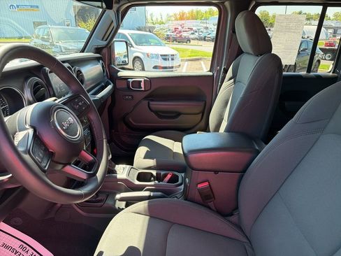 Certified 2023 Jeep Wrangler Unlimited w/ Cold Weather Group AWD/4WD image 7