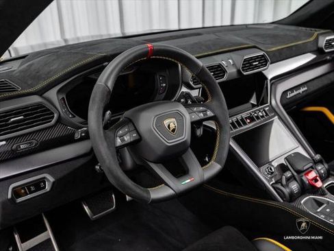 Used 2024 Lamborghini Urus Performante AWD/4WD image 27