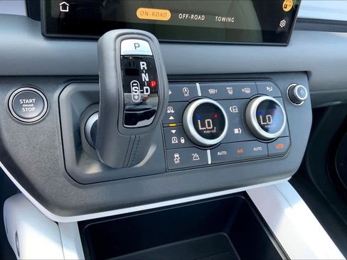 New 2025 Land Rover Defender 130 X-Dynamic SE image 17