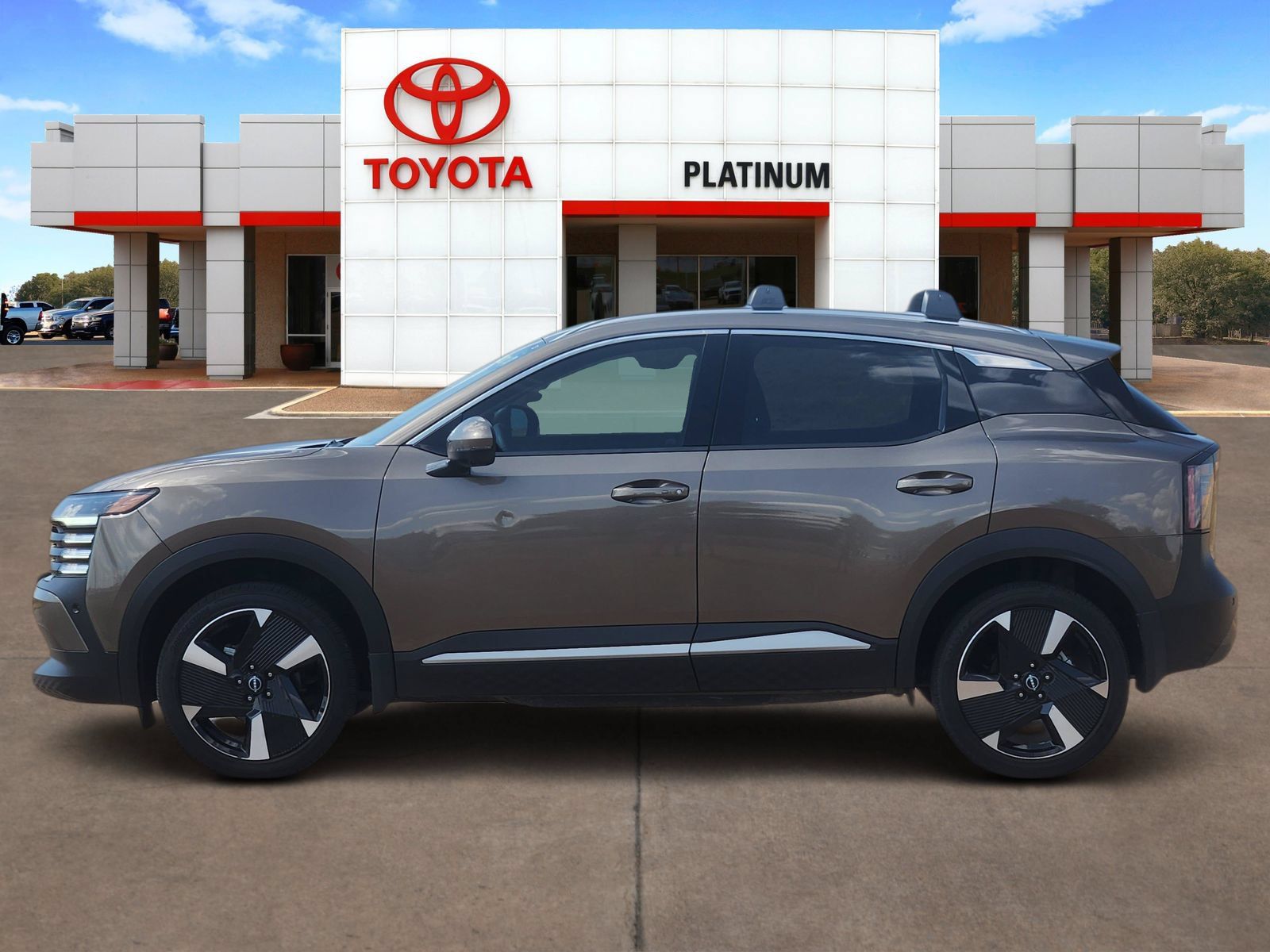 Used 2025 Nissan Kicks SR FWD image 3