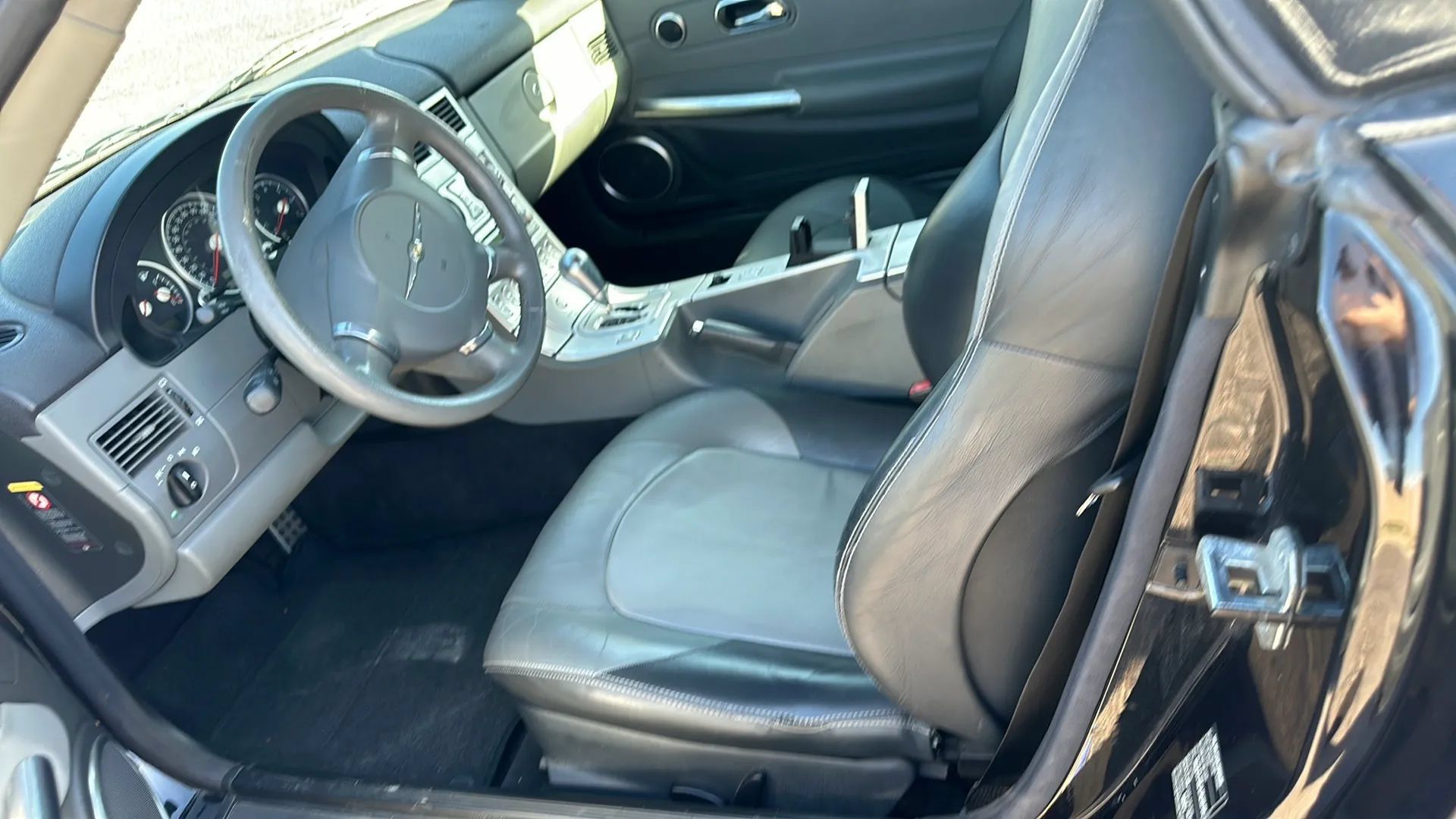 Used 2005 Chrysler Crossfire Limited RWD image 28