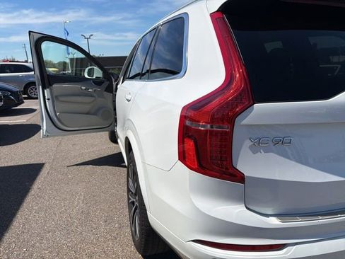 Used 2021 Volvo XC90 T5 Momentum w/ Climate Package FWD image 7