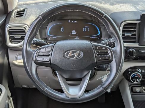 Used 2023 Hyundai Venue SEL FWD image 13