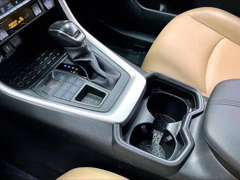 Used 2020 Toyota RAV4 XLE Premium image 19