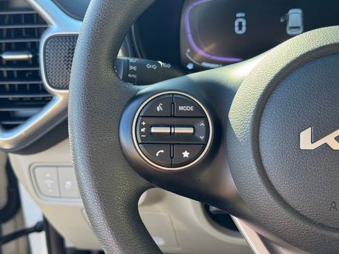 Certified 2025 Kia Soul LX image 24