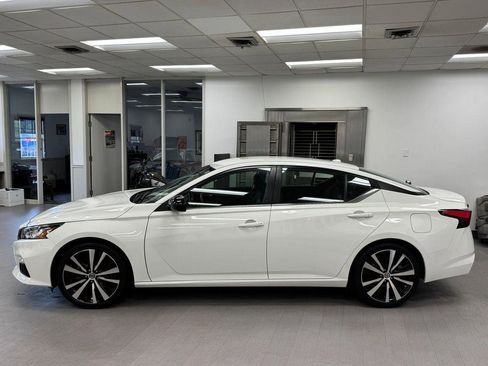 Used 2022 Nissan Altima 2.5 SR image 2