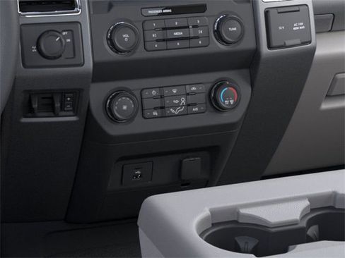 Used 2022 Ford F350 XLT w/ XLT Value Package image 15