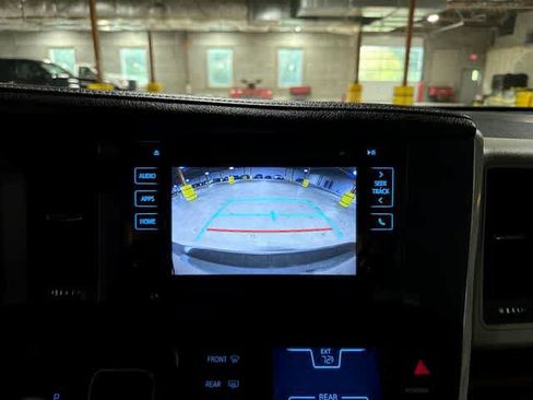 Used 2015 Toyota Sienna XLE w/ XLE Navigation Package FWD image 27