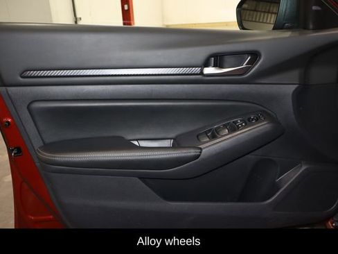 Used 2024 Nissan Altima 2.5 SV image 16