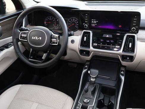 Used 2023 Kia Sorento EX w/ Panoramic Sunroof Package image 10