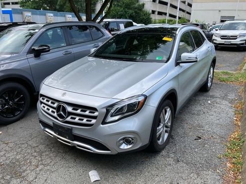 Used 2019 Mercedes-Benz GLA 250 4MATIC image 2
