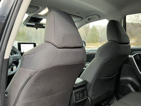 Used 2023 Toyota RAV4 LE image 29