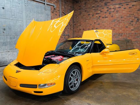 Used 2002 Chevrolet Corvette Z06 w/ Memory Pkg RWD image 27