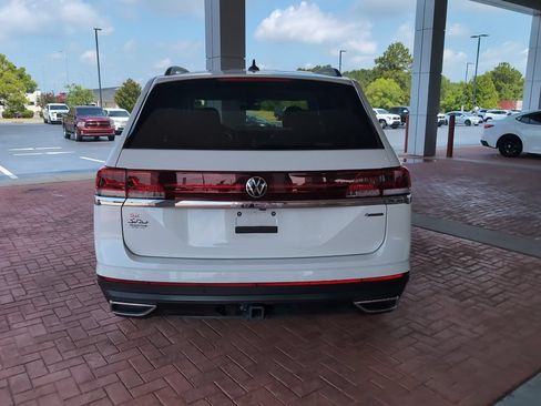 Used 2025 Volkswagen Atlas SE AWD/4WD image 4
