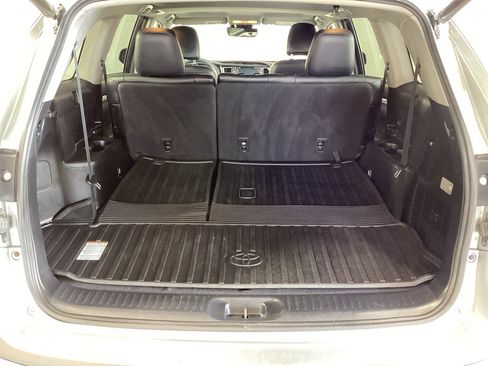 Used 2017 Toyota Highlander XLE AWD/4WD image 13