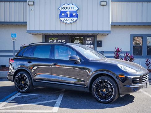 Used 2017 Porsche Cayenne S image 5