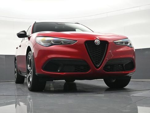 Used 2024 Alfa Romeo Stelvio Veloce AWD/4WD image 32