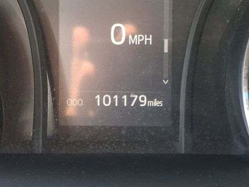 Used 2019 Toyota Camry SE w/ Carpet Mat Package FWD image 19