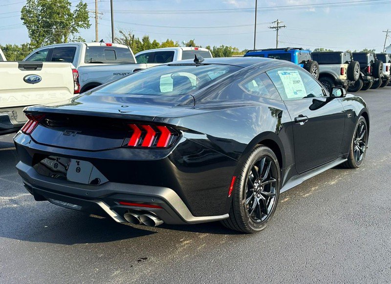 Used 2025 Ford Mustang GT Premium RWD image 3