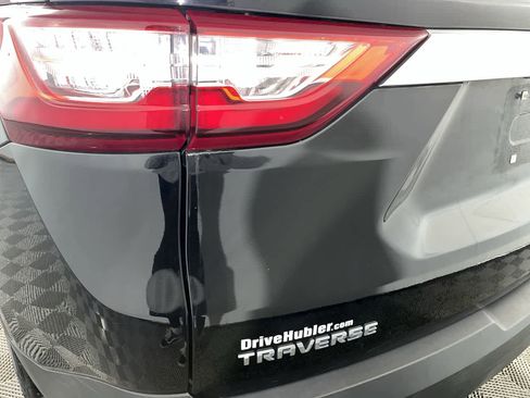 Used 2021 Chevrolet Traverse LT image 11