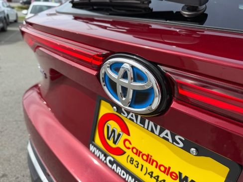 Used 2021 Toyota Venza Limited w/ Carpet Mat Package (TMS) image 12