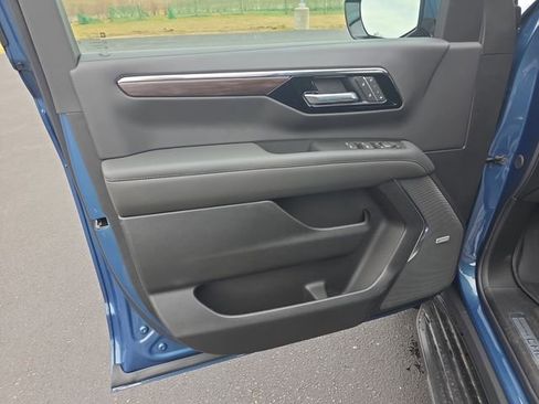 New 2026 Chevrolet Suburban LT image 10