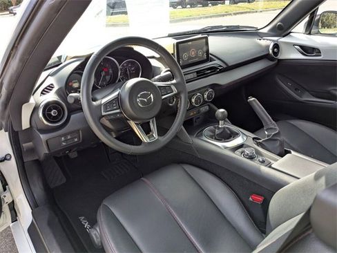 Used 2017 MAZDA MX-5 Miata RF Grand Touring image 12