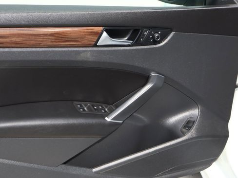 Used 2020 Volkswagen Passat 2.0T SEL image 16