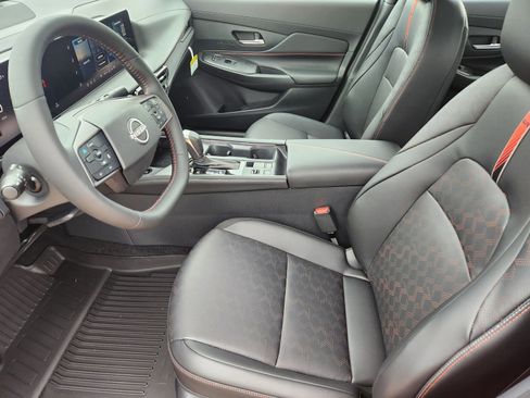 New 2026 Nissan Sentra SR w/ SR Premium Package FWD image 11