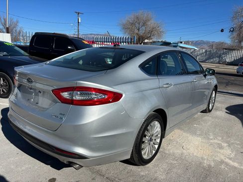 Used 2014 Ford Fusion SE image 4