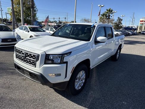 Certified 2022 Nissan Frontier SV w/ Technology Package image 8