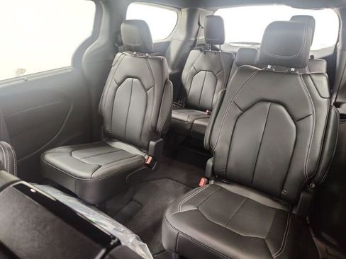 New 2026 Chrysler Pacifica Select image 25