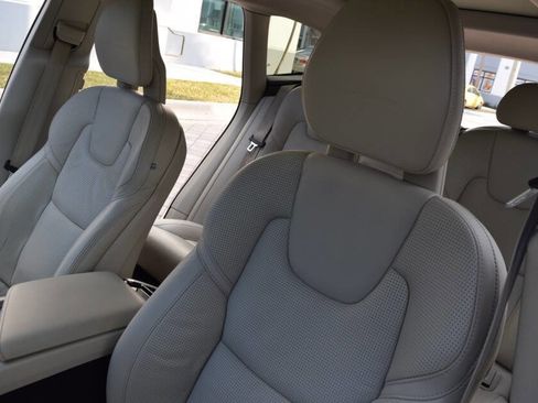 Used 2018 Volvo XC60 T5 Inscription w/ Luxury Seat Package image 39