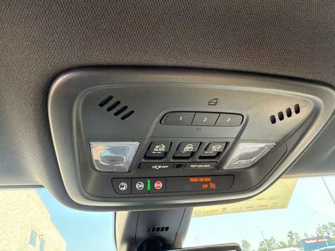 Used 2023 Chevrolet Traverse Premier AWD/4WD image 34
