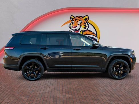 Used 2018 Jeep Grand Cherokee Limited w/ Luxury Group II AWD/4WD image 4