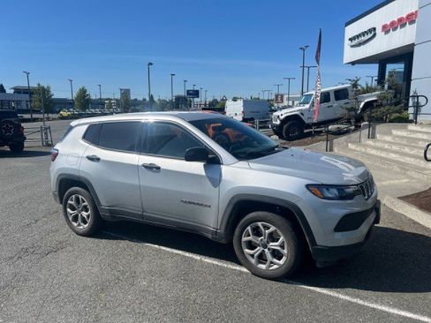 Used 2025 Jeep Compass Sport AWD/4WD image 2
