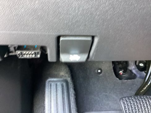 Used 2024 GMC Terrain SLE w/ Driver Convenience Package FWD image 60